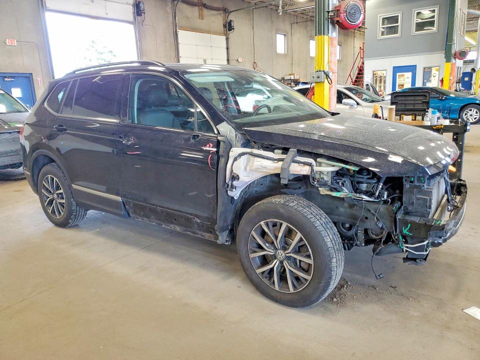 Продажа на аукционе авто 2018 Volkswagen Tiguan, vin: 3VV2B7AX3JM196989, номер лота: 57824996