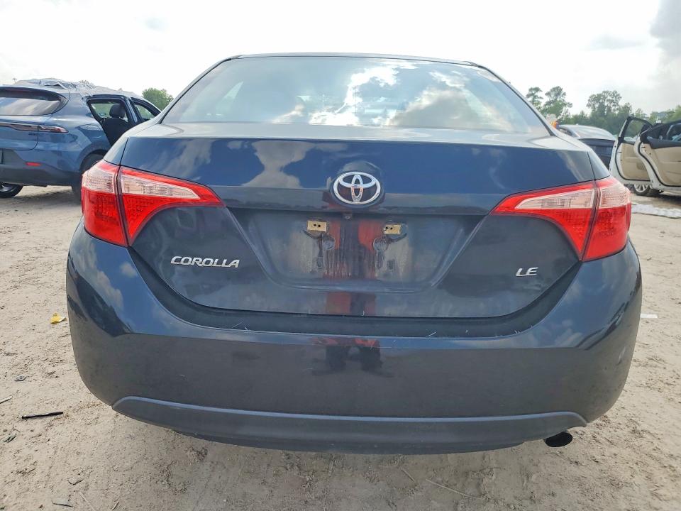 58032326 :رقم المزاد ، 5YFBURHE4JP810594 vin ، 2018 Toyota Corolla مزاد بيع