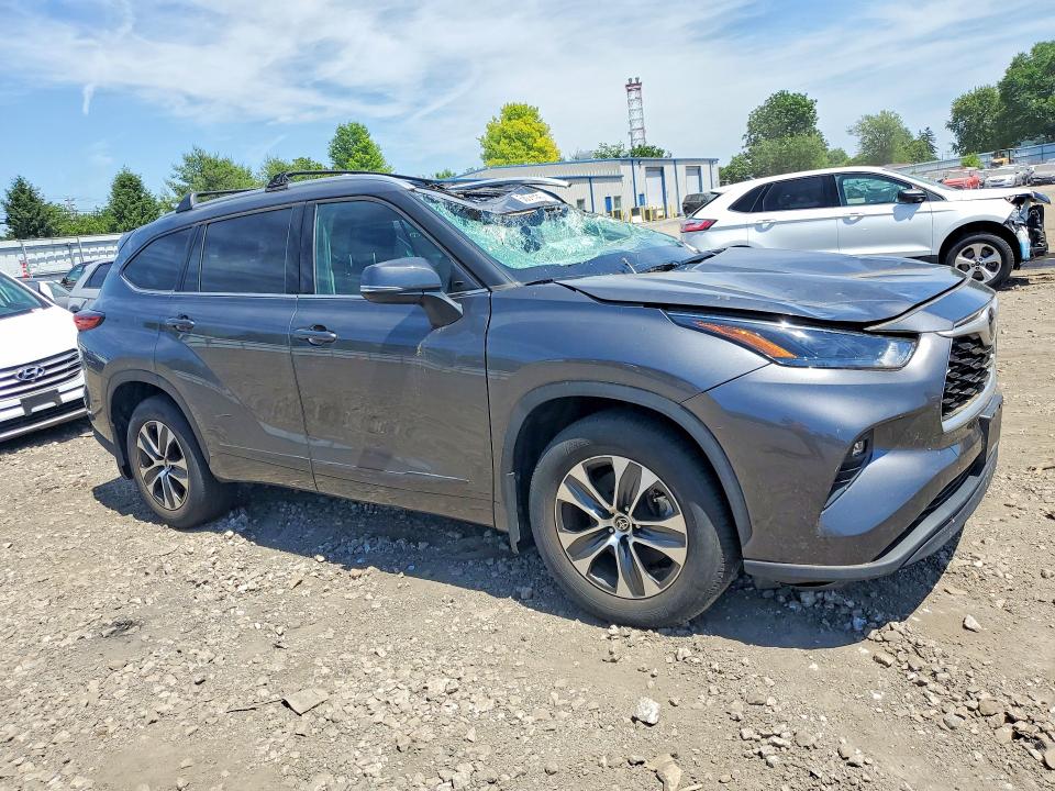 Auction sale of the 2022 Toyota Highlander, vin: 5TDGZRBH2NS559808, lot number: 56514456