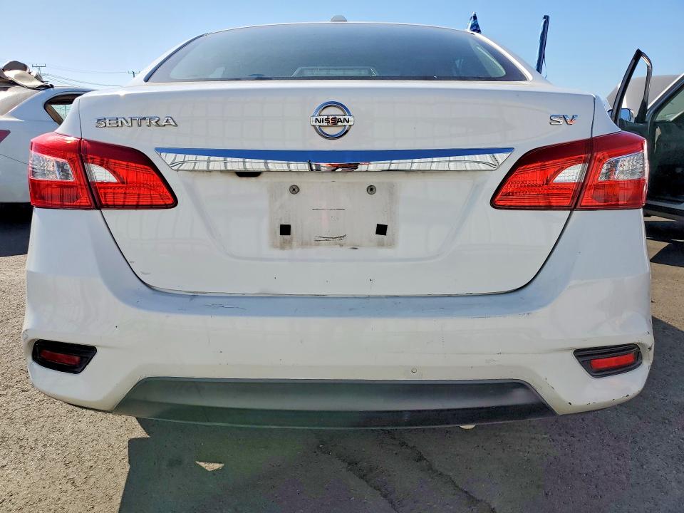 2018 Nissan Sentra მანქანა იყიდება აუქციონზე, vin: 3N1AB7APXJY216998, აუქციონის ნომერი: 57598206