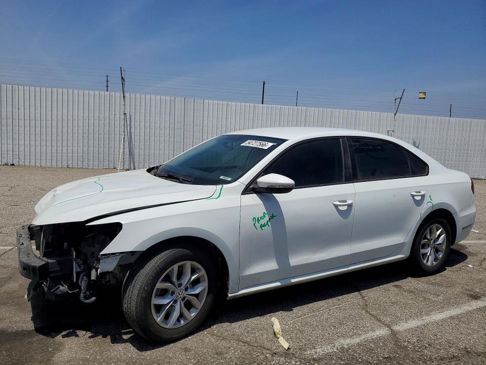 54727566 :رقم المزاد ، 1VWAA7A33JC036717 vin ، 2018 Volkswagen Passat مزاد بيع