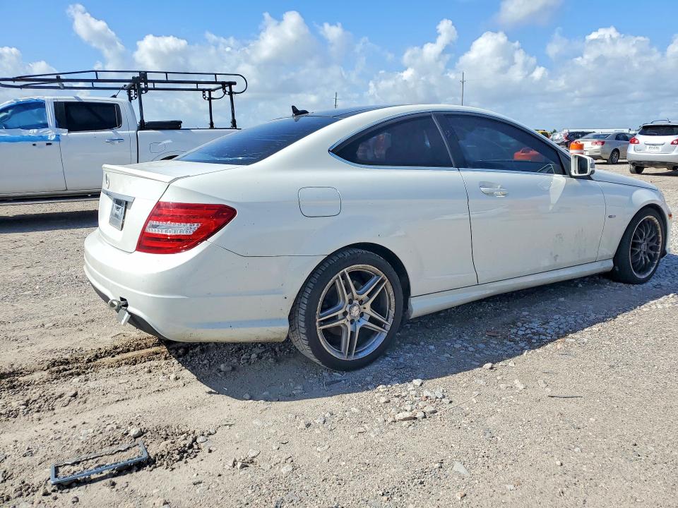 56767386 :رقم المزاد ، WDDGJ4HB7CF875320 vin ، 2012 Mercedes-benz C مزاد بيع