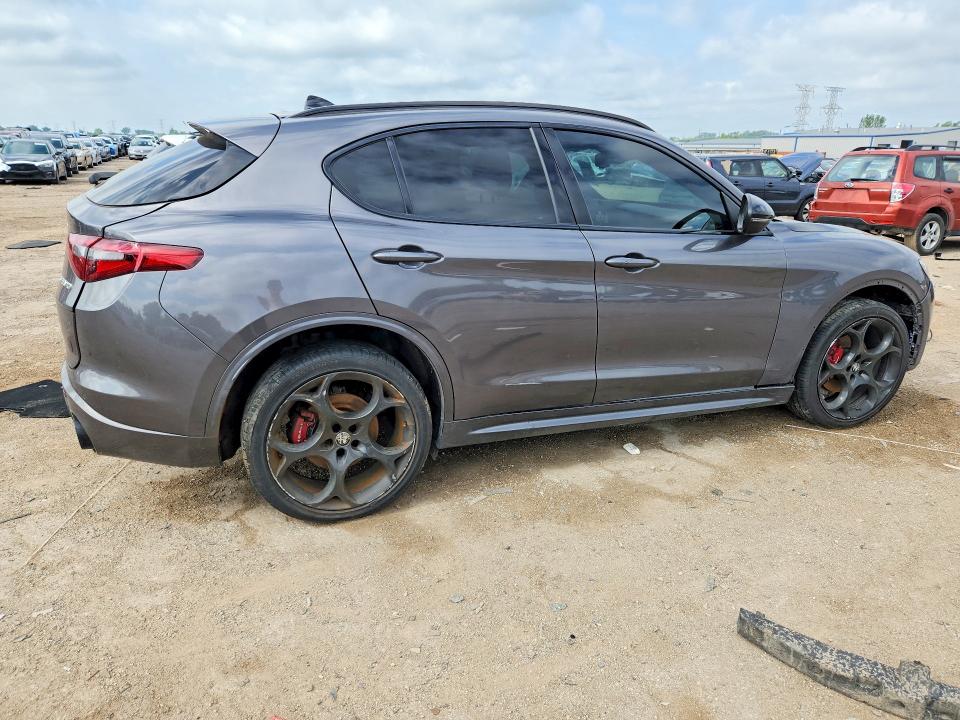 57744846 :رقم المزاد ، ZASPAKBN7N7D42339 vin ، 2022 Alfa Romeo Stelvio مزاد بيع