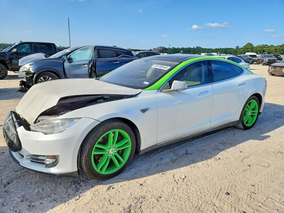 58788646 :رقم المزاد ، 5YJSA1H14EFP43682 vin ، 2014 Tesla Model S مزاد بيع