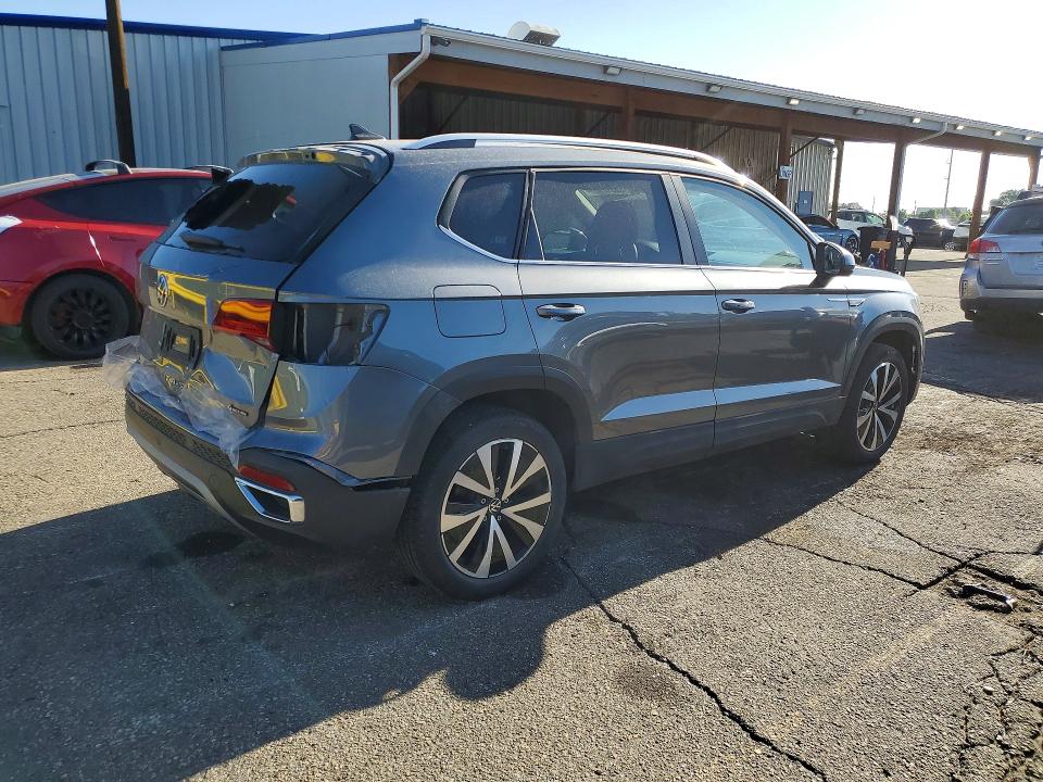 56312066 :رقم المزاد ، 3VVWX7B24NM026670 vin ، 2022 Volkswagen Taos مزاد بيع
