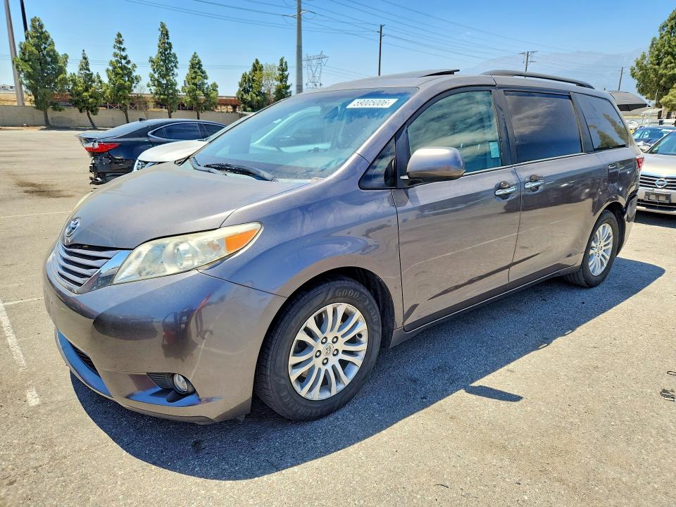 Auction sale of the 2017 Toyota Sienna, vin: 5TDYZ3DC7HS878676, lot number: 59005006