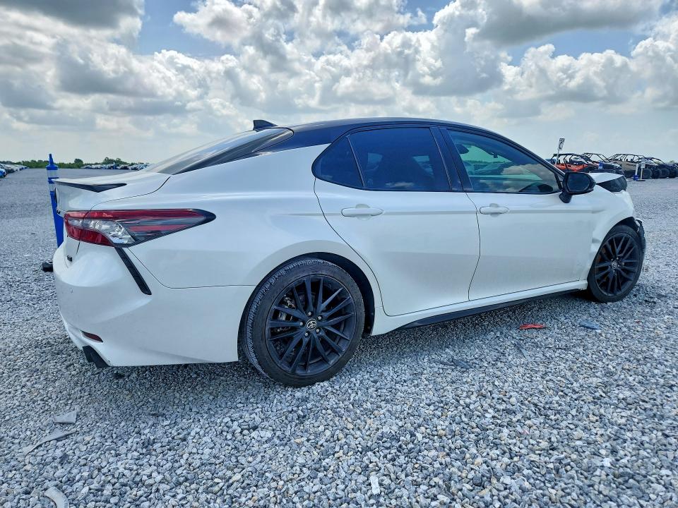 58586466 :رقم المزاد ، 4T1KZ1AK7NU063953 vin ، 2022 Toyota Camry مزاد بيع