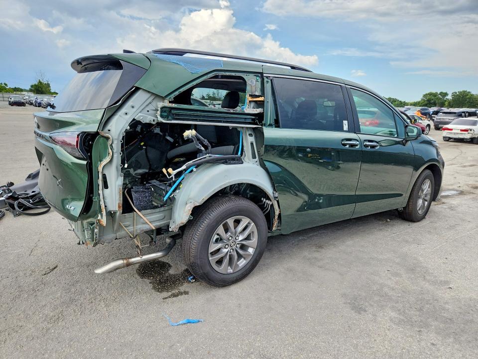 2026 Toyota Sienna მანქანა იყიდება აუქციონზე, vin: 5TDYRKEC2TS300227, აუქციონის ნომერი: 58323066