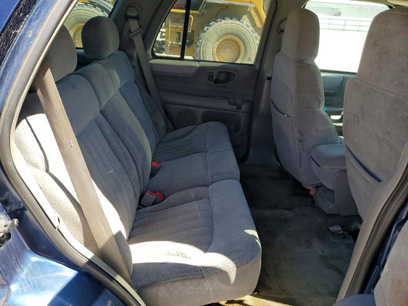 55602106 :رقم المزاد ، 1GNDT13W3Y2219671 vin ، 2000 Chevrolet Blazer مزاد بيع