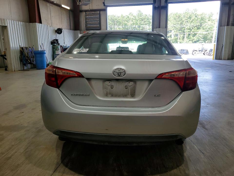 57739146 :رقم المزاد ، 5YFBURHEXHP725091 vin ، 2017 Toyota Corolla مزاد بيع