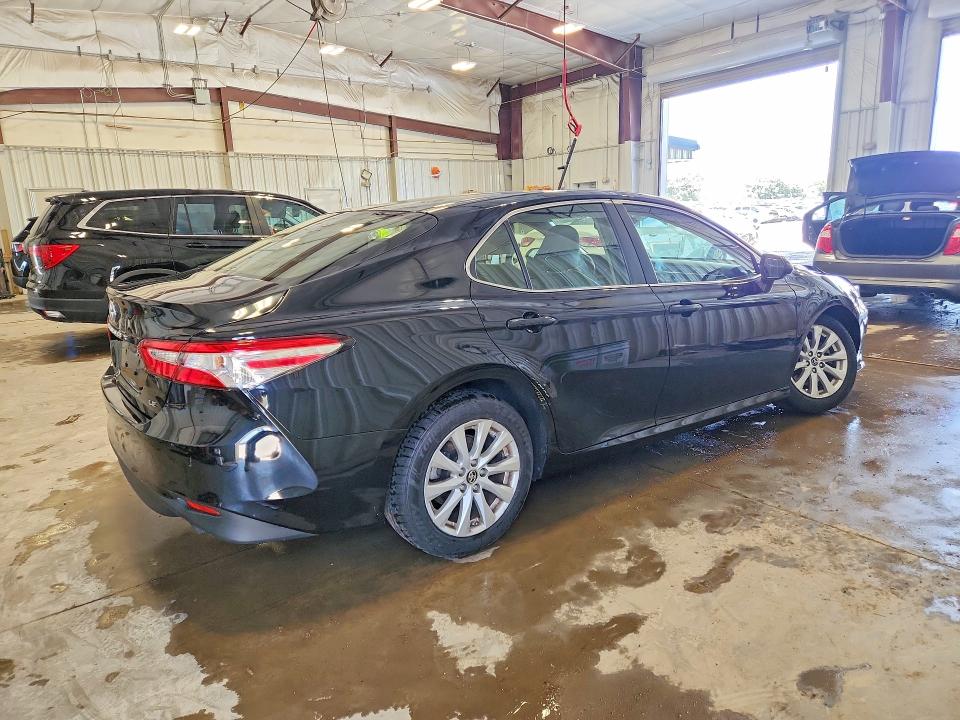 56055526 :رقم المزاد ، JTNB11HK3J3005299 vin ، 2018 Toyota Camry مزاد بيع