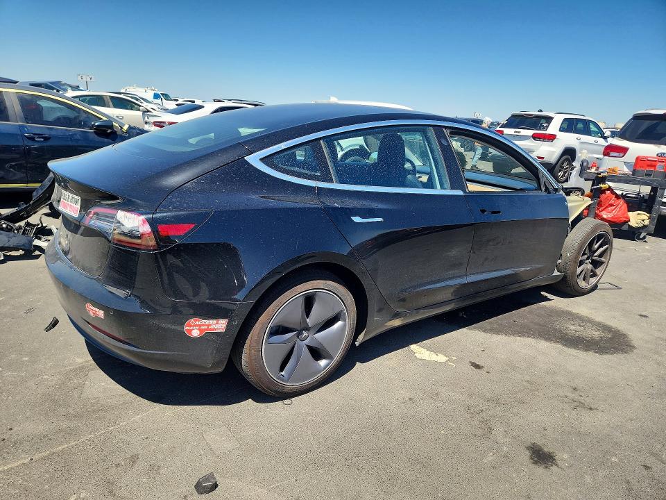 55458076 :رقم المزاد ، 5YJ3E1EA6JF078369 vin ، 2018 Tesla Model 3 مزاد بيع