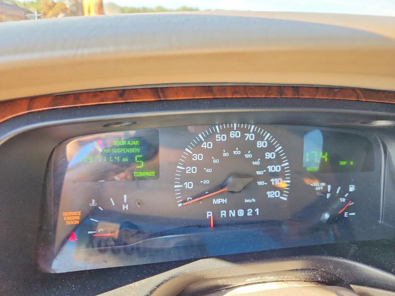 2001 Lincoln Town Car მანქანა იყიდება აუქციონზე, vin: 1LNHM81W21Y633008, აუქციონის ნომერი: 57530396