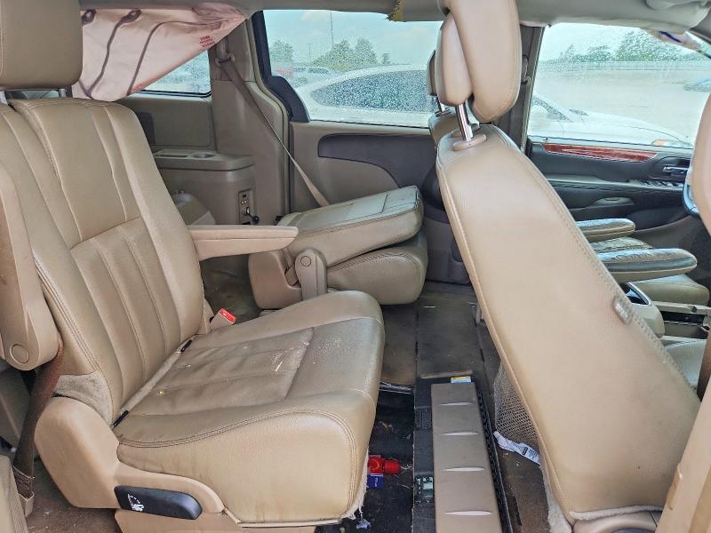 56651526 :رقم المزاد ، 2C4RC1BG9GR238024 vin ، 2016 Chrysler Town & Country مزاد بيع