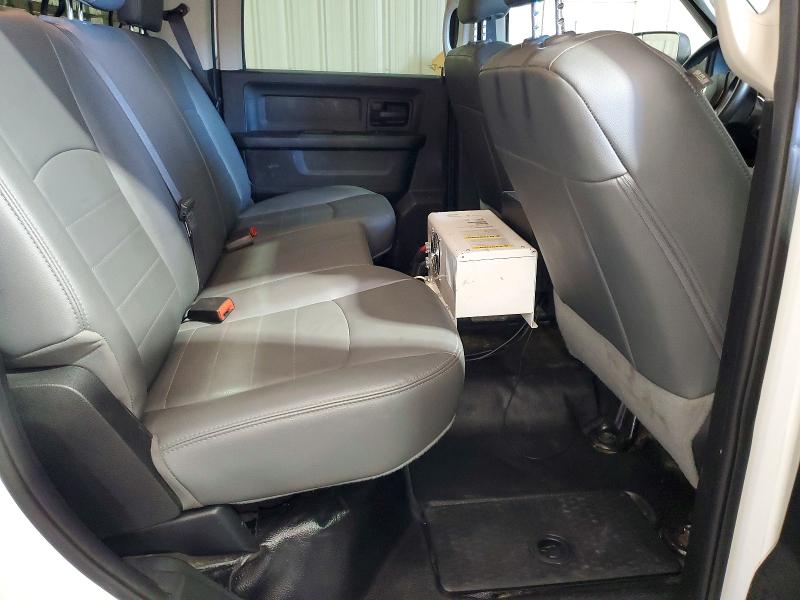 55885446 :رقم المزاد ، 3C6UR5CJ8JG276276 vin ، 2018 Ram 2500 مزاد بيع