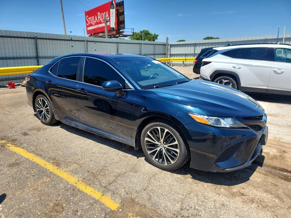 57423046 :رقم المزاد ، 4T1G11AKXLU374187 vin ، 2020 Toyota Camry مزاد بيع