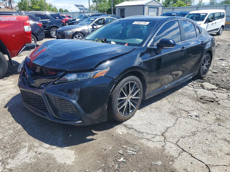 57407176 :رقم المزاد ، 4T1G11AK8NU058077 vin ، 2022 Toyota Camry مزاد بيع