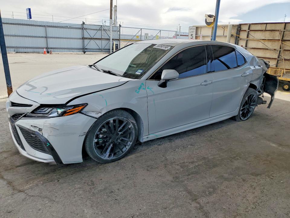 56068196 :رقم المزاد ، 4T1K31AK6NU033201 vin ، 2022 Toyota Camry مزاد بيع
