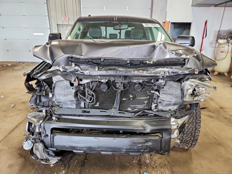 56710886 :رقم المزاد ، 5TFUW5F1XHX587985 vin ، 2017 Toyota Tundra مزاد بيع