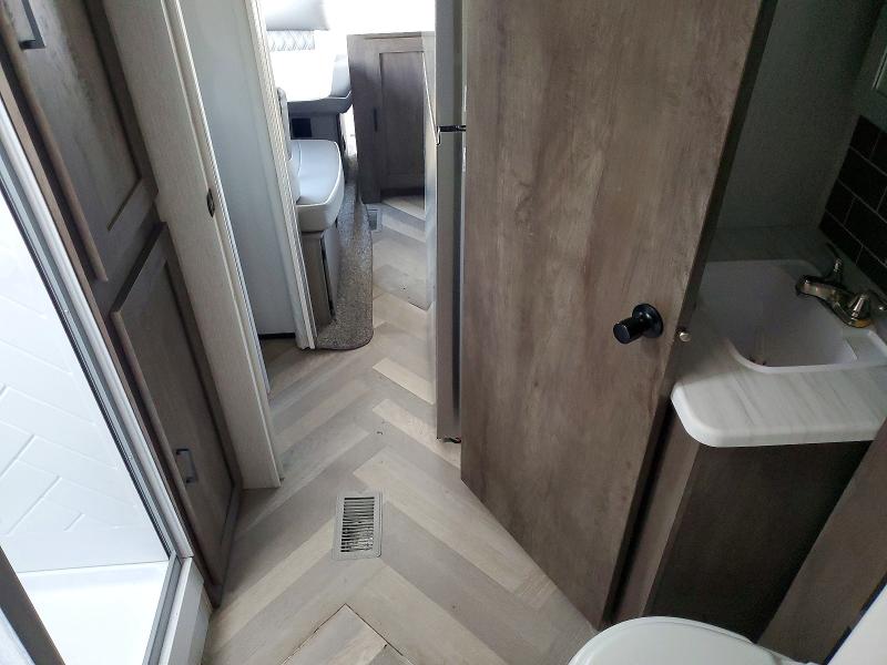 56613896 :رقم المزاد ، 4X4TWDM22N8810022 vin ، 2022 Fore St River Wildwood مزاد بيع
