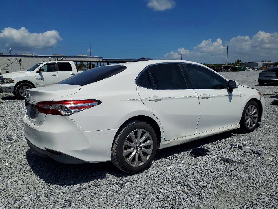 2018 Toyota Camry მანქანა იყიდება აუქციონზე, vin: 4T1B11HK4JU573555, აუქციონის ნომერი: 58435286