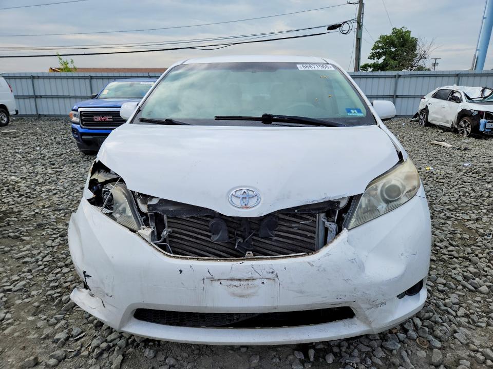 2011 Toyota Sienna Fwd W/7-passe მანქანა იყიდება აუქციონზე, vin: 5TDKK3DC2BS170952, აუქციონის ნომერი: 56671966