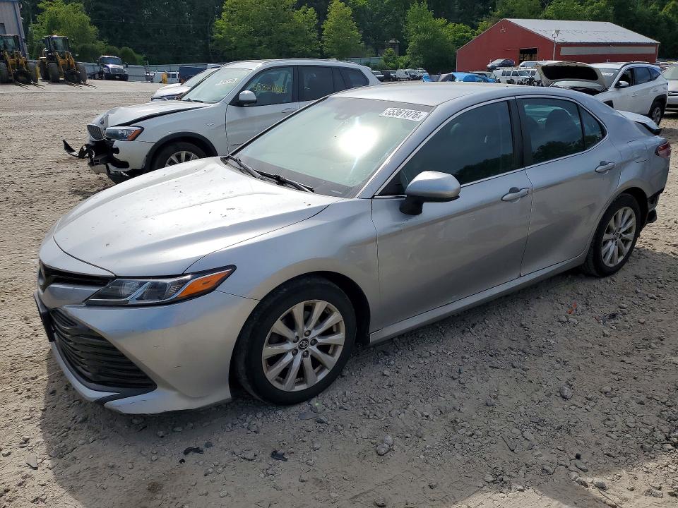 55361976 :رقم المزاد ، 4T1B11HK2JU628164 vin ، 2018 Toyota Camry مزاد بيع
