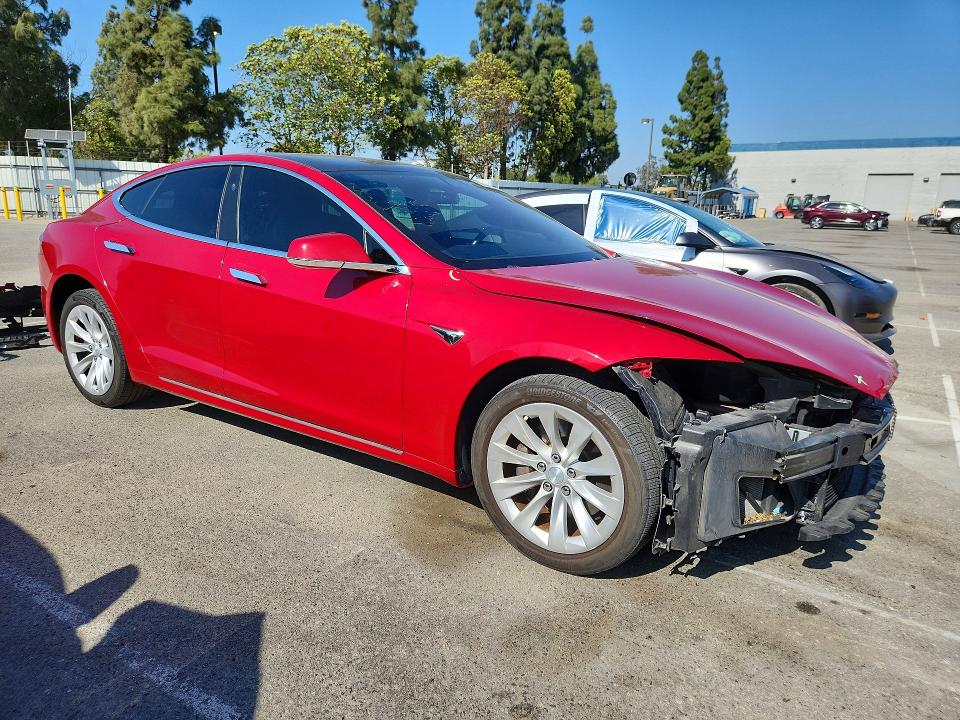 Продажа на аукционе авто 2018 Tesla Model S, vin: 5YJSA1E23JF281204, номер лота: 56143676