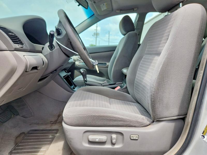 2005 Toyota Camry მანქანა იყიდება აუქციონზე, vin: 4T1BE32K55U546363, აუქციონის ნომერი: 57740946