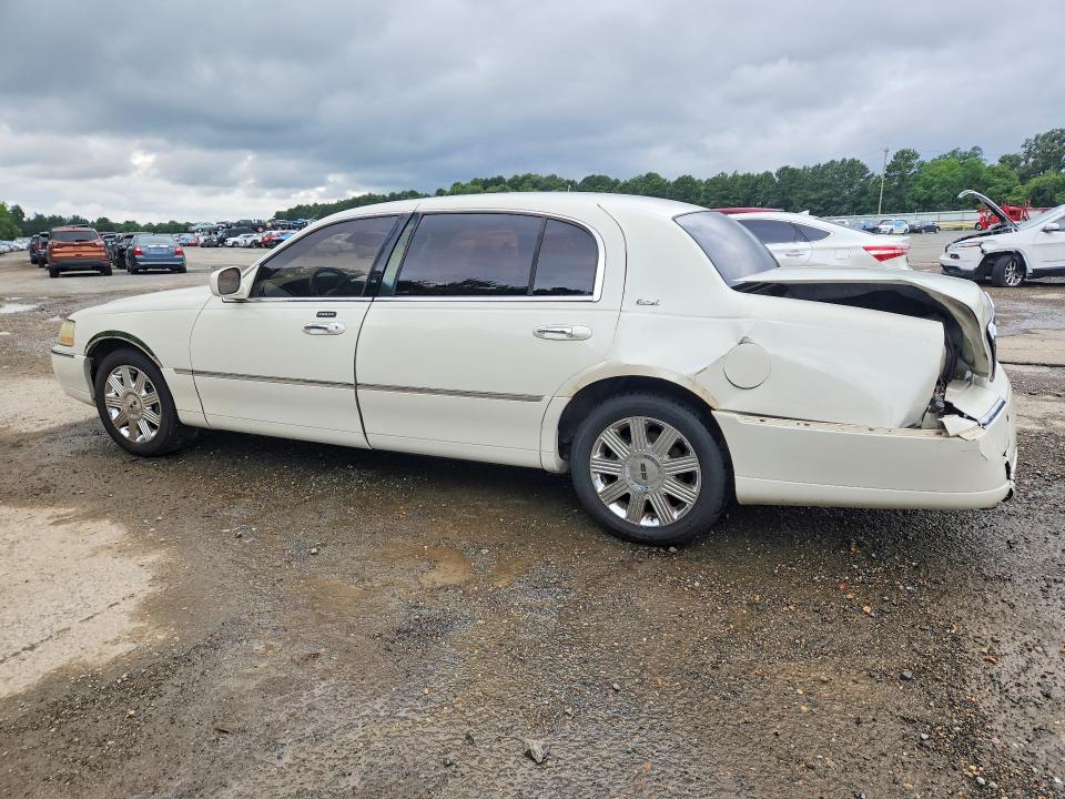 57487036 :رقم المزاد ، 1LNHM85W33Y700177 vin ، 2003 Lincoln Town Car مزاد بيع