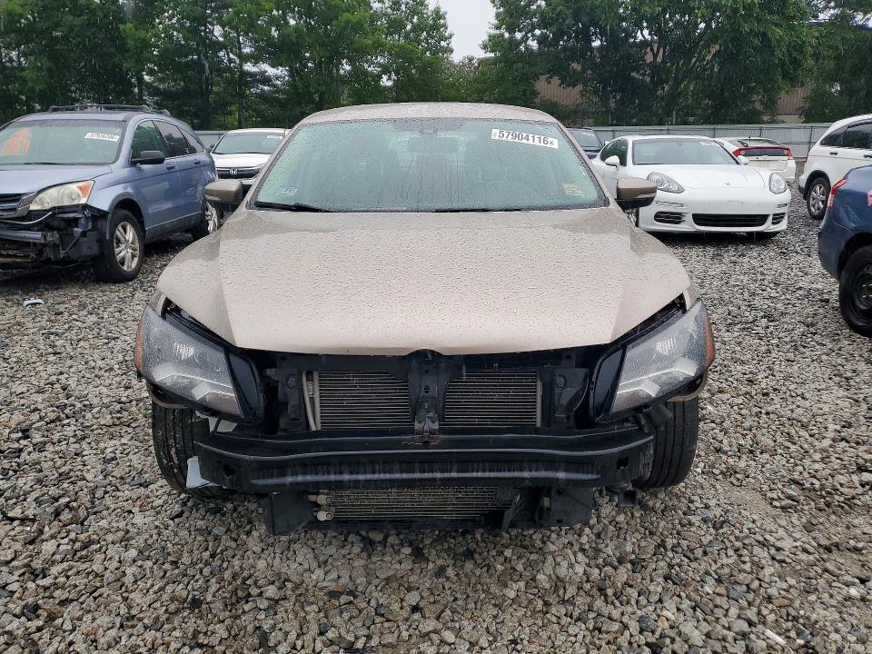 57904116 :رقم المزاد ، 1VWAT7A36FC016575 vin ، 2015 Volkswagen Passat مزاد بيع