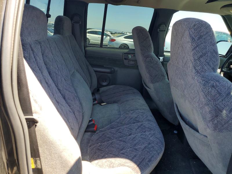 57611336 :رقم المزاد ، 1GTDT13W72K117838 vin ، 2002 Gmc Sonoma مزاد بيع