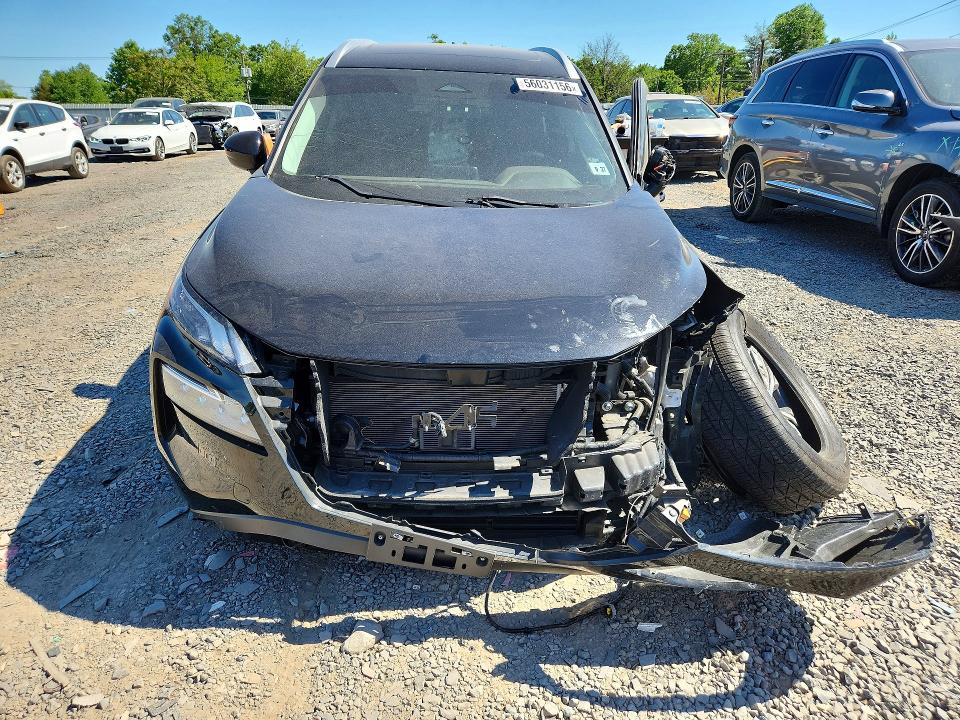 56031156 :رقم المزاد ، 5N1BT3BB4NC734061 vin ، 2022 Nissan Rogue مزاد بيع