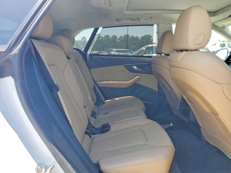 56090156 :رقم المزاد ، WA1CVAF18MD025824 vin ، 2021 Audi Q8 مزاد بيع