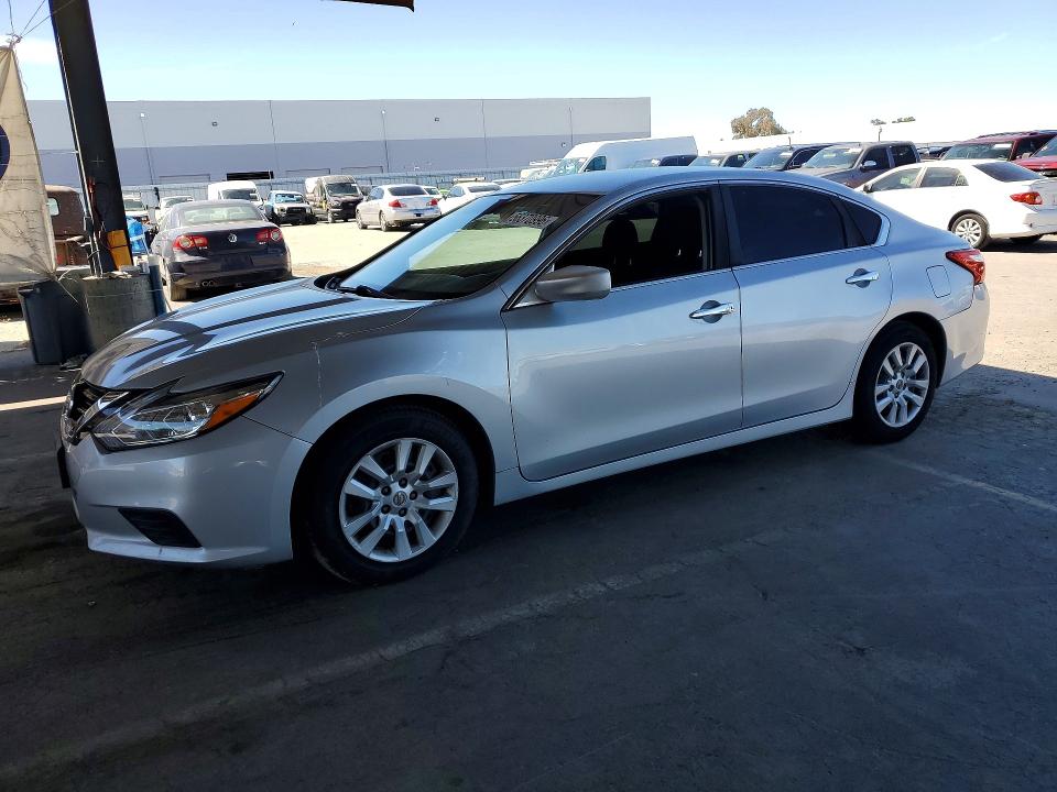 Auction sale of the 2017 Nissan Altima, vin: 1N4AL3AP2HN303536, lot number: 56370996