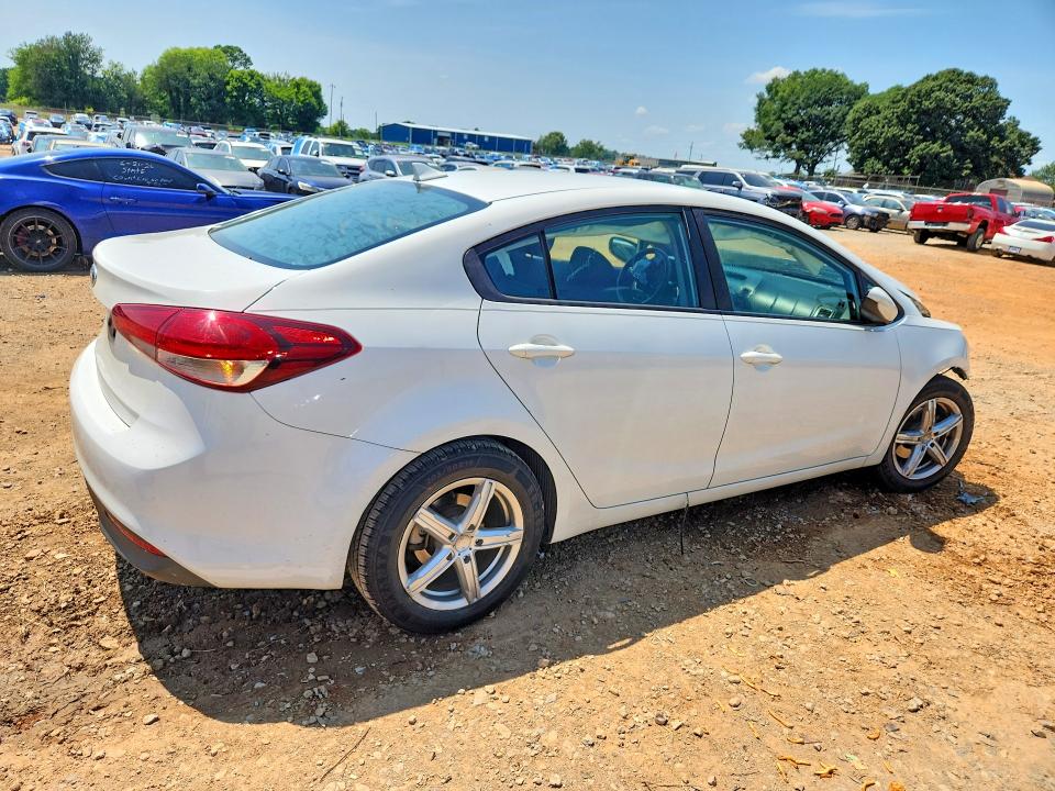 58834796 :رقم المزاد ، 3KPFK4A78JE268004 vin ، 2018 Kia Forte مزاد بيع