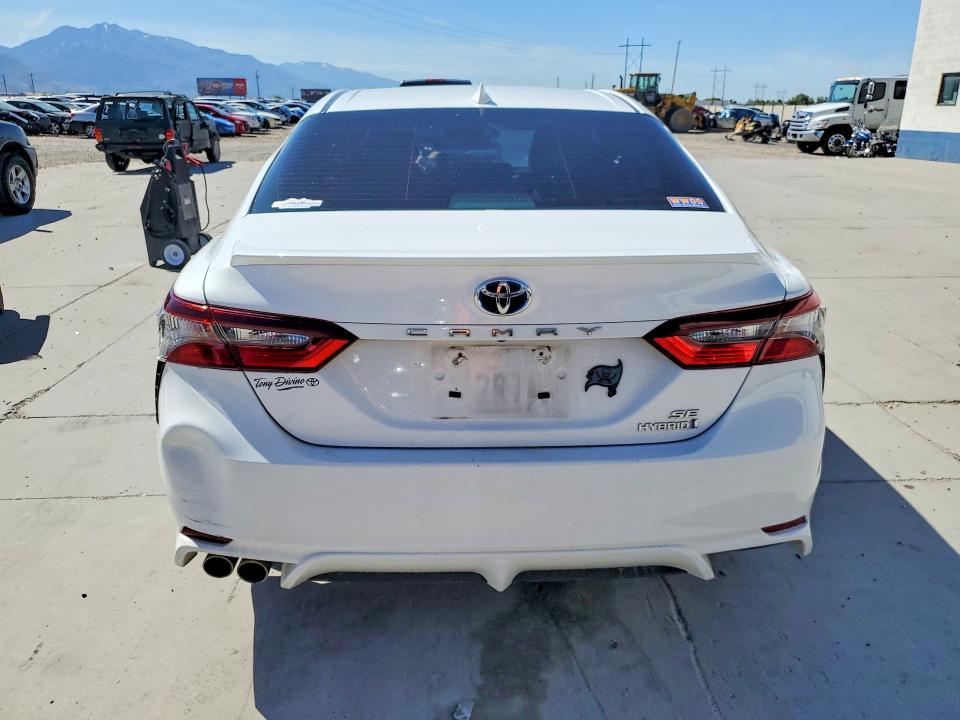 55917526 :رقم المزاد ، 4T1S31AK6NU572854 vin ، 2022 Toyota Camry Hybrid مزاد بيع
