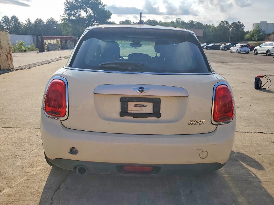 2015 Mini Cooper მანქანა იყიდება აუქციონზე, vin: WMWXS5C5XFT837582, აუქციონის ნომერი: 57174176