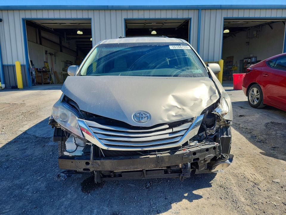 55166726 :رقم المزاد ، 5TDKK3DC3FS647555 vin ، 2015 Toyota Sienna مزاد بيع