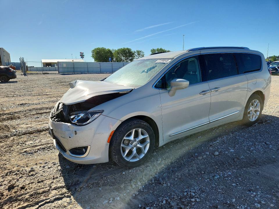 57299546 :رقم المزاد ، 2C4RC1EG1HR636065 vin ، 2017 Chrysler Pacifica مزاد بيع