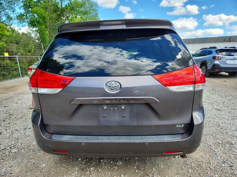57301946 :رقم المزاد ، 5TDYK3DC5DS362220 vin ، 2013 Toyota Sienna مزاد بيع