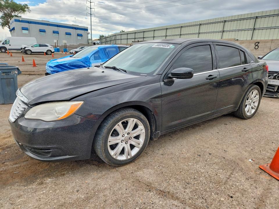 58834026 :رقم المزاد ، 1C3CCBBB4DN592904 vin ، 2013 Chrysler 200 مزاد بيع