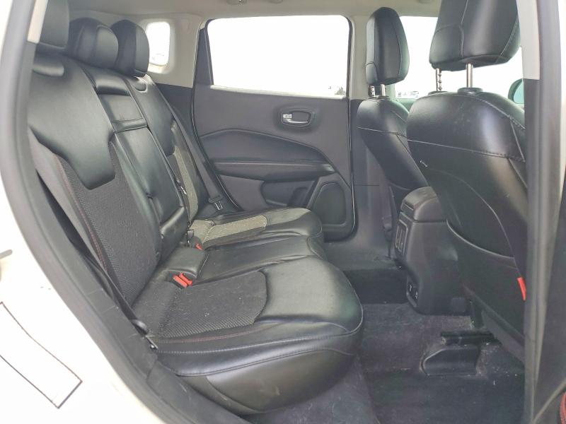 57573856 :رقم المزاد ، 3C4NJDDB3JT451708 vin ، 2018 Jeep Compass مزاد بيع
