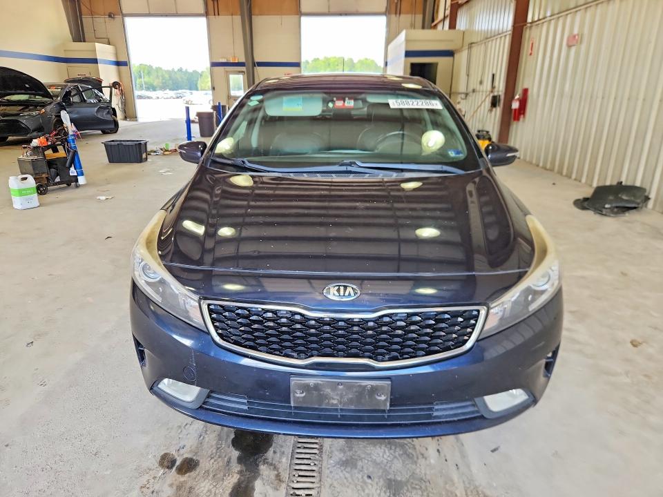 2017 Kia Forte მანქანა იყიდება აუქციონზე, vin: KNAFX5A83H5725952, აუქციონის ნომერი: 58822286
