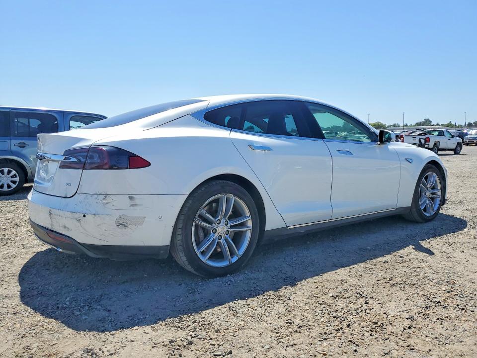 58409456 :رقم المزاد ، 5YJSA1E13FF114100 vin ، 2015 Tesla Model S مزاد بيع