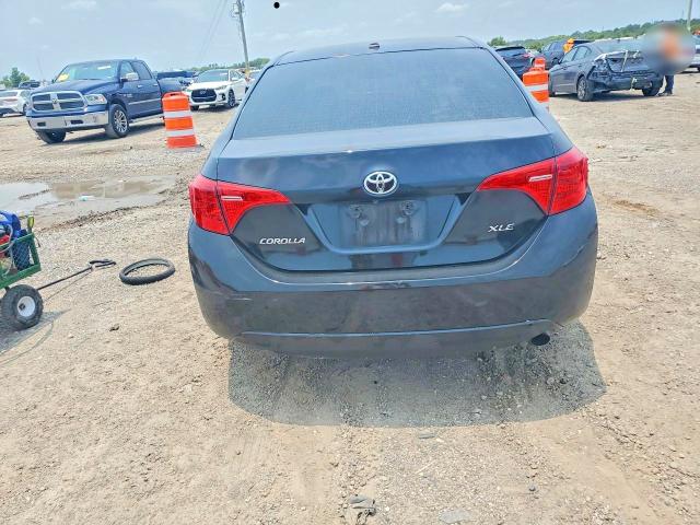 57887606 :رقم المزاد ، 5YFBURHE3JP840962 vin ، 2018 Toyota Corolla مزاد بيع