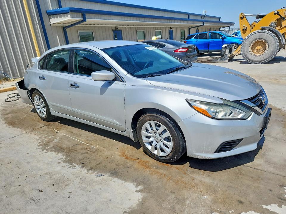 Продаж на аукціоні авто 2017 Nissan Altima, vin: 1N4AL3AP7HC239375, номер лоту: 58781526