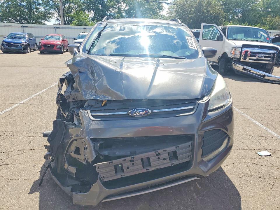 2015 Ford Escape მანქანა იყიდება აუქციონზე, vin: 1FMCU9GX8FUB82049, აუქციონის ნომერი: 57305176