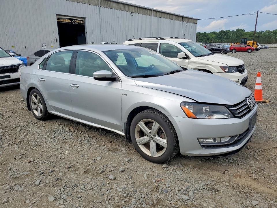 58404236 :رقم المزاد ، 1VWAT7A34FC118182 vin ، 2015 Volkswagen Passat مزاد بيع