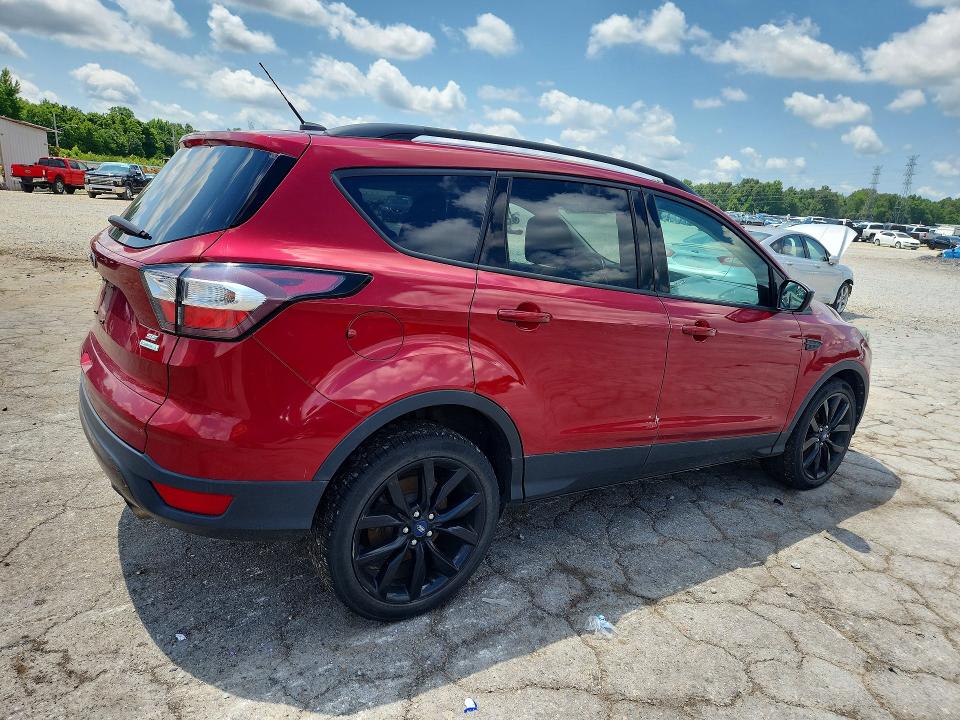 Продажа на аукционе авто 2017 Ford Escape, vin: 1FMCU0GD2HUC59762, номер лота: 58822716